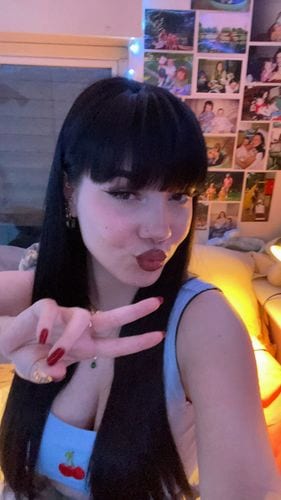 Emily OnlyFans unge 4